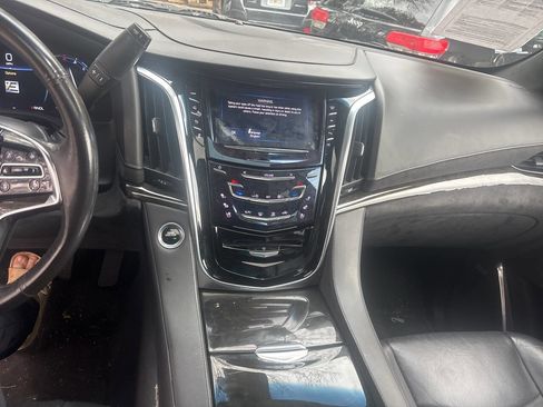 Used 2020 Cadillac Escalade ESV Platinum image 12