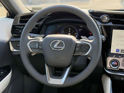 Used 2025 Lexus RZ 450e image 9