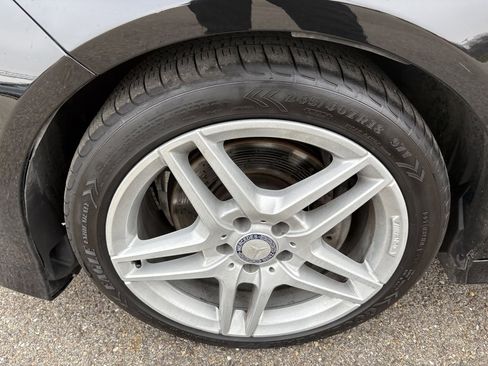 Used 2014 Mercedes-Benz E 350 4MATIC Sedan image 11