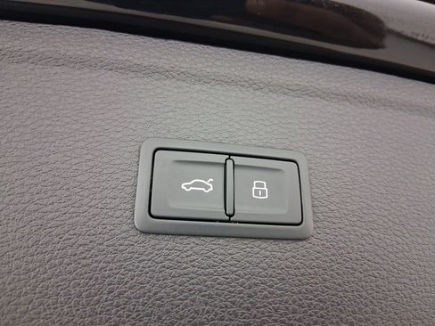 Used 2023 Audi Q5 2.0T Premium w/ Convenience Package image 29