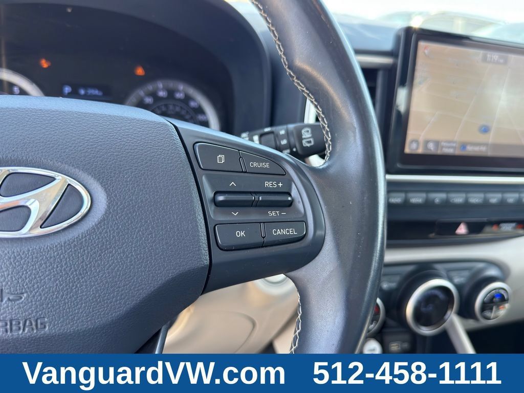 Used 2022 Hyundai Venue Limited FWD image 19