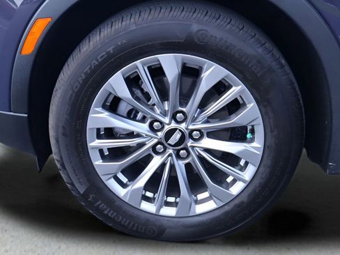 Certified 2024 Cadillac XT4 Premium Luxury FWD image 28