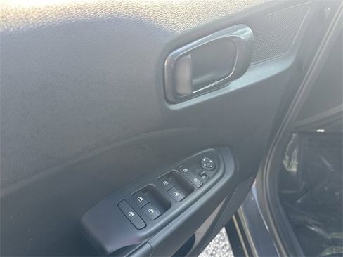 Certified 2024 Hyundai Venue Limited image 18