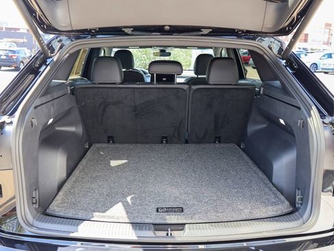 Certified 2025 Volkswagen Atlas Cross Sport SE image 10