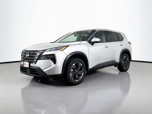 Used 2025 Nissan Rogue SV AWD/4WD image 3