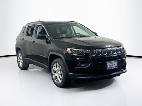 Used 2022 Jeep Compass Latitude AWD/4WD image 3