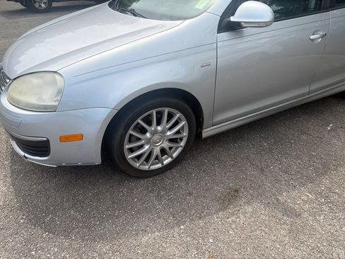 Used 2009 Volkswagen Jetta Wolfsburg Edition FWD image 2