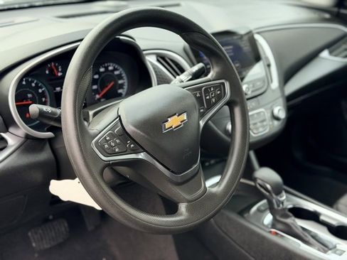 Used 2025 Chevrolet Malibu LT image 8