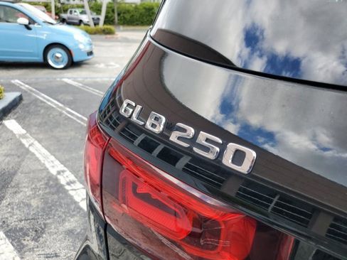 Used 2022 Mercedes-Benz GLB 250 image 11