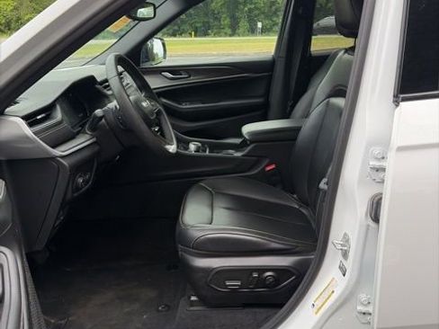 Used 2024 Jeep Grand Cherokee L Limited w/ Black Appearance Package AWD/4WD image 13