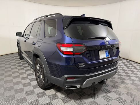 Certified 2024 Honda Pilot Touring image 2
