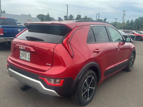 Used 2023 Kia Niro EX FWD image 3