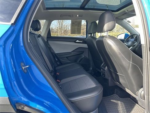 Used 2022 Volkswagen Taos SE w/ Panoramic Sunroof Package image 22