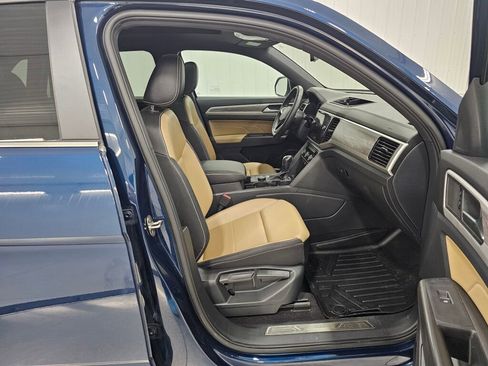 Used 2022 Volkswagen Atlas Cross Sport SE AWD/4WD image 17