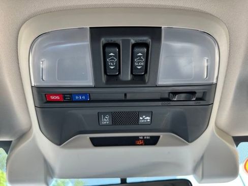 Used 2018 Subaru Crosstrek 2.0i Limited image 21