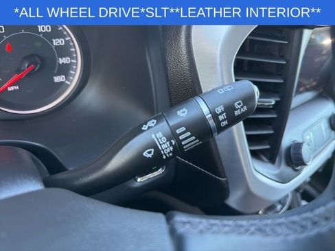 Used 2023 GMC Acadia SLT image 29