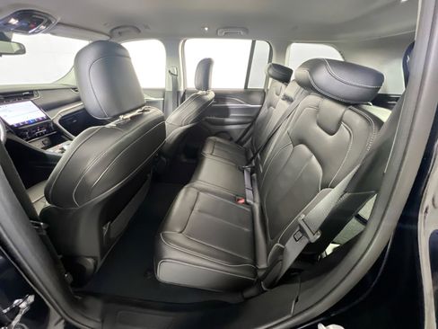 Used 2023 Jeep Grand Cherokee Limited image 24