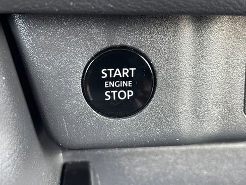 Used 2024 Nissan Rogue S image 42