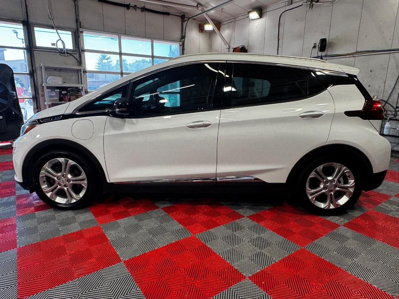 Used 2021 Chevrolet Bolt LT FWD image 4