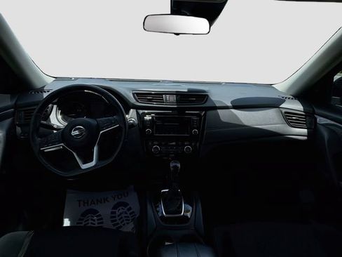 Used 2019 Nissan Rogue SV w/ Premium Package FWD image 18