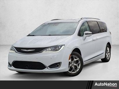 Used 2017 Chrysler Pacifica Limited w/ Advanced Safetytec Group