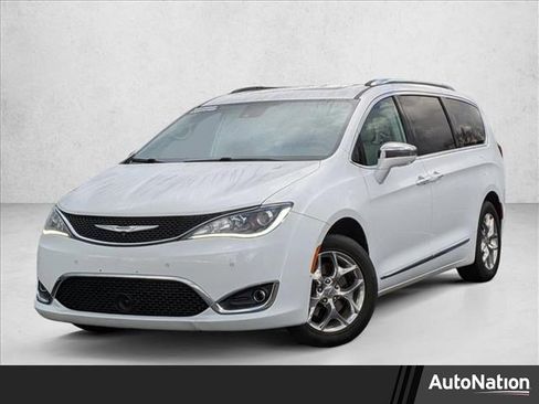 Used 2017 Chrysler Pacifica Limited w/ Advanced Safetytec Group image 1