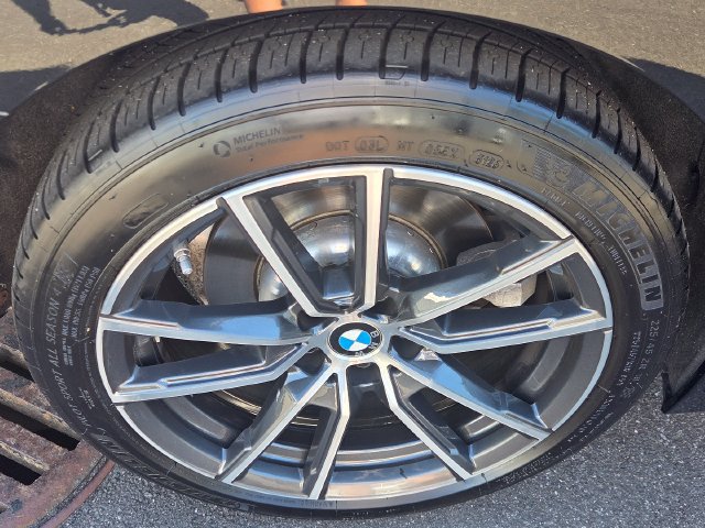 Certified 2022 BMW 330i xDrive Sedan w/ Premium Package AWD/4WD image 11
