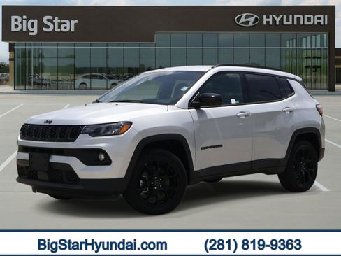 Used 2026 Jeep Compass Latitude AWD/4WD image 1