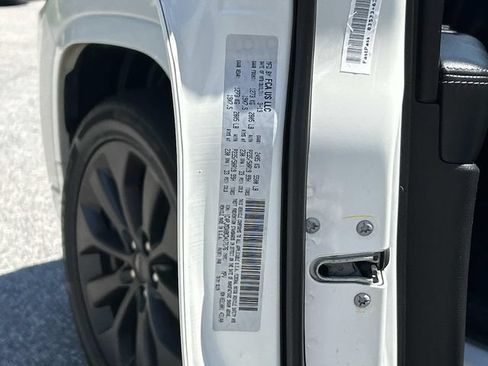 Used 2019 Jeep Cherokee High Altitude AWD/4WD image 10