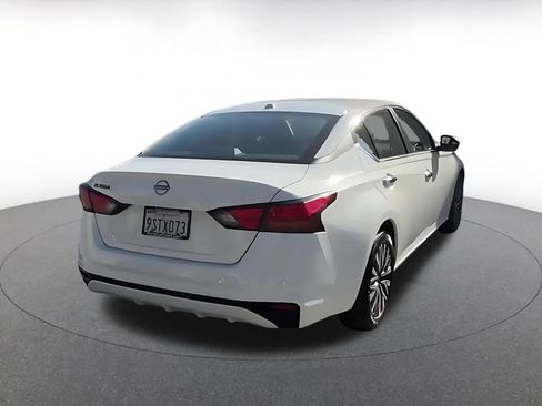 Used 2025 Nissan Altima 2.5 SV FWD image 14