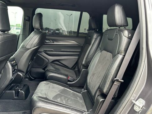 Used 2025 Jeep Grand Cherokee L Altitude RWD image 10