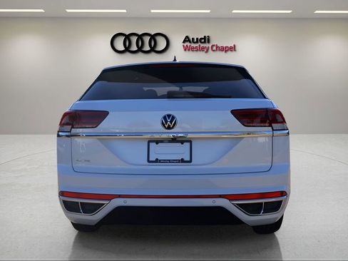 Used 2021 Volkswagen Atlas Cross Sport SE w/ Panoramic Sunroof Package image 4