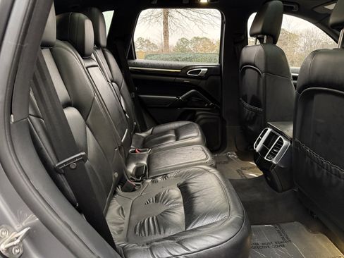 Used 2018 Porsche Cayenne Platinum Edition image 43