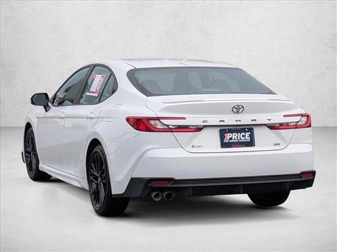 Used 2025 Toyota Camry SE FWD image 8