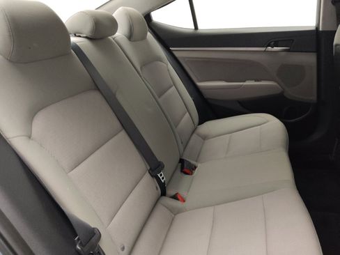 Used 2017 Hyundai Elantra SE image 19