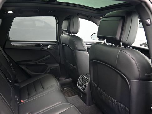 Used 2026 Porsche Macan image 7