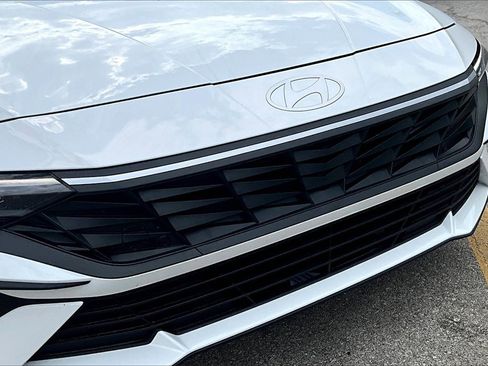 Used 2024 Hyundai Elantra SEL image 28