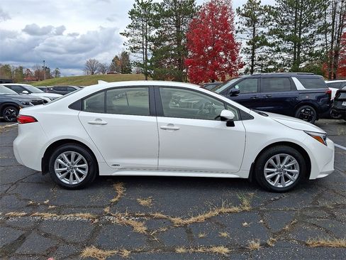 Used 2024 Toyota Corolla LE image 17