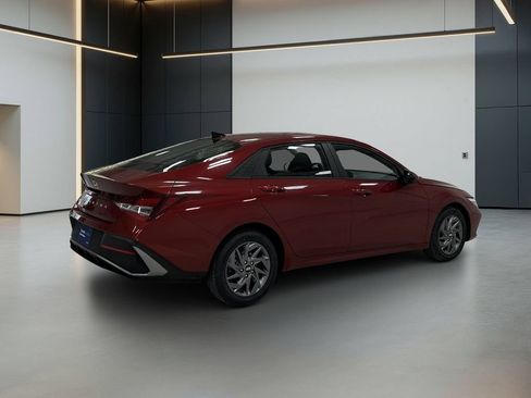 Certified 2024 Hyundai Elantra SEL FWD image 7