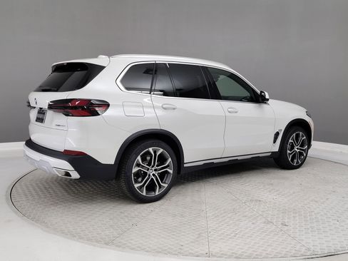 New 2026 BMW X5 sDrive40i w/ Premium Package image 6