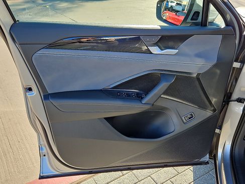 New 2026 Volkswagen Tiguan SE image 13