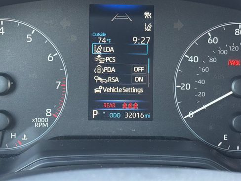 Used 2023 Toyota Corolla SE w/ Carpet Mat Package (TMS) FWD image 25