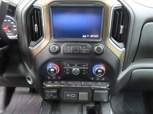 Used 2019 Chevrolet Silverado 1500 High Country w/ High Country Premium Package AWD/4WD image 16