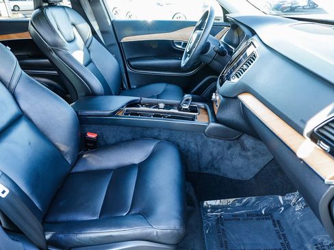 Used 2023 Volvo XC90 T8 Plus image 17