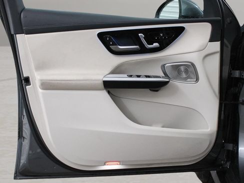 Used 2023 Mercedes-Benz GLC 300 image 16