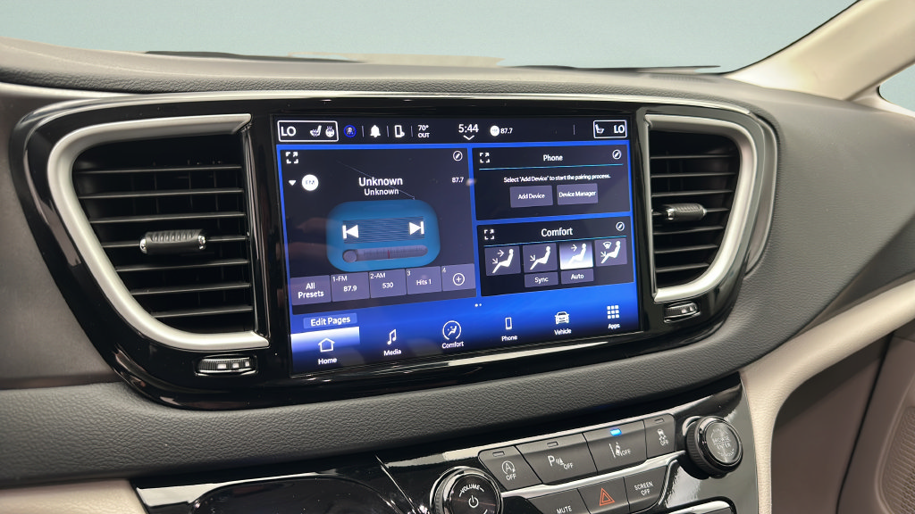 Used 2024 Chrysler Pacifica Touring-L FWD image 16