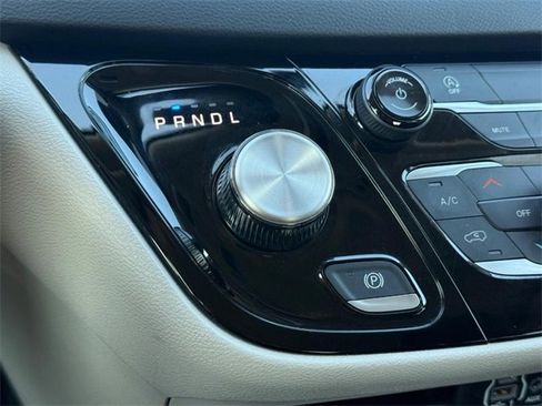 Used 2024 Chrysler Voyager LX image 19