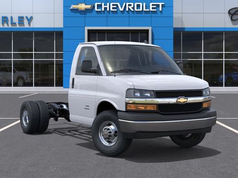 New 2025 Chevrolet Express 3500 w/ Power Convenience Package RWD image 7