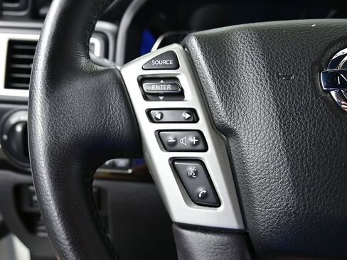 Used 2019 Nissan Titan SV w/ SV Convenience Package image 6