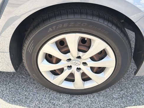 Used 2020 Toyota Corolla LE FWD image 11